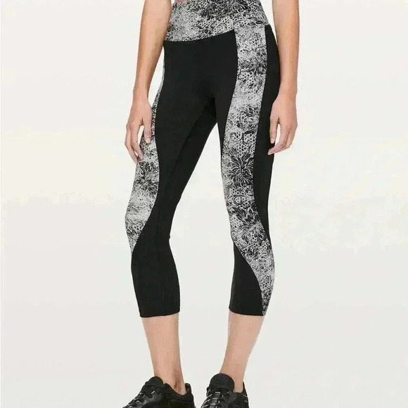 Lululemon Sweat & Repeat Crop 22” Black/Serigraph Starlight Black Multi … - Picture 2 of 6